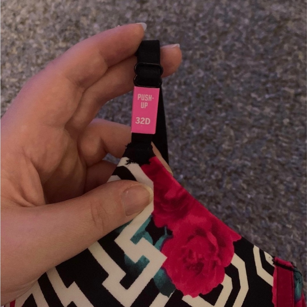 VS bra - Picture 5 of 5